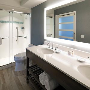One-Bedroom King Suite